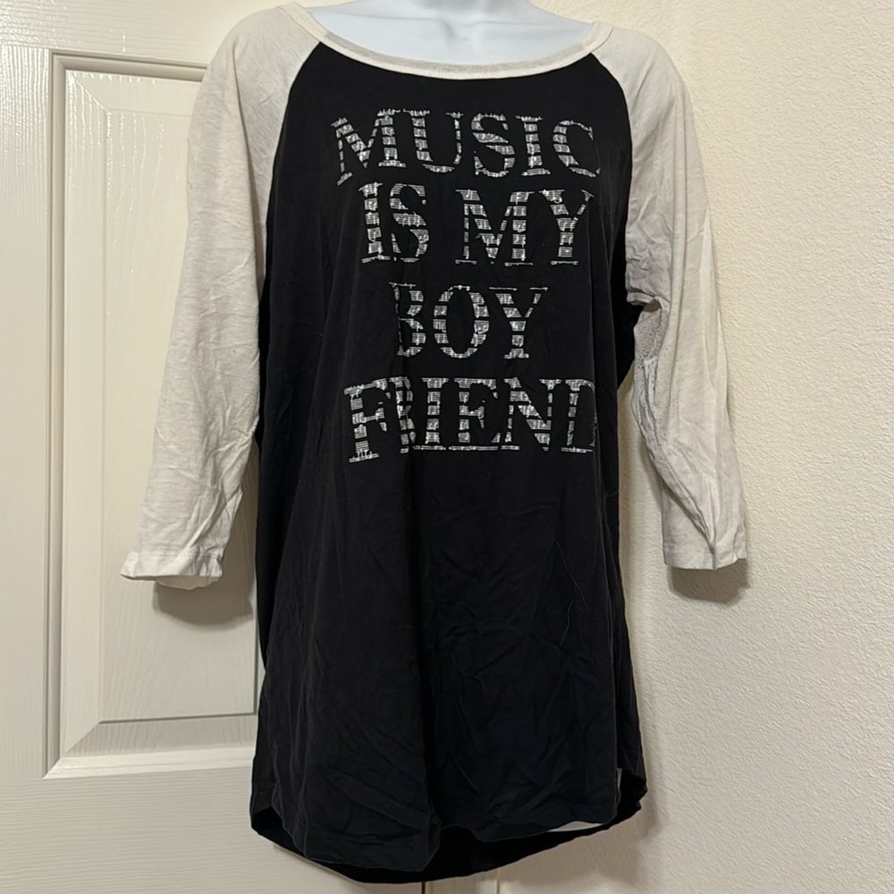 2X music is my boyfriend tee
